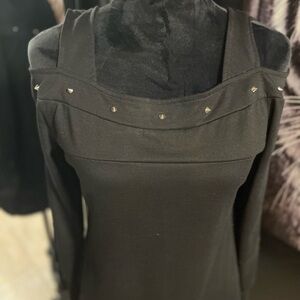 EUC- SUPER CUTE OFF THE SHOULD TOP WITH STUDS AND LACE UP SLEEVES SZ S